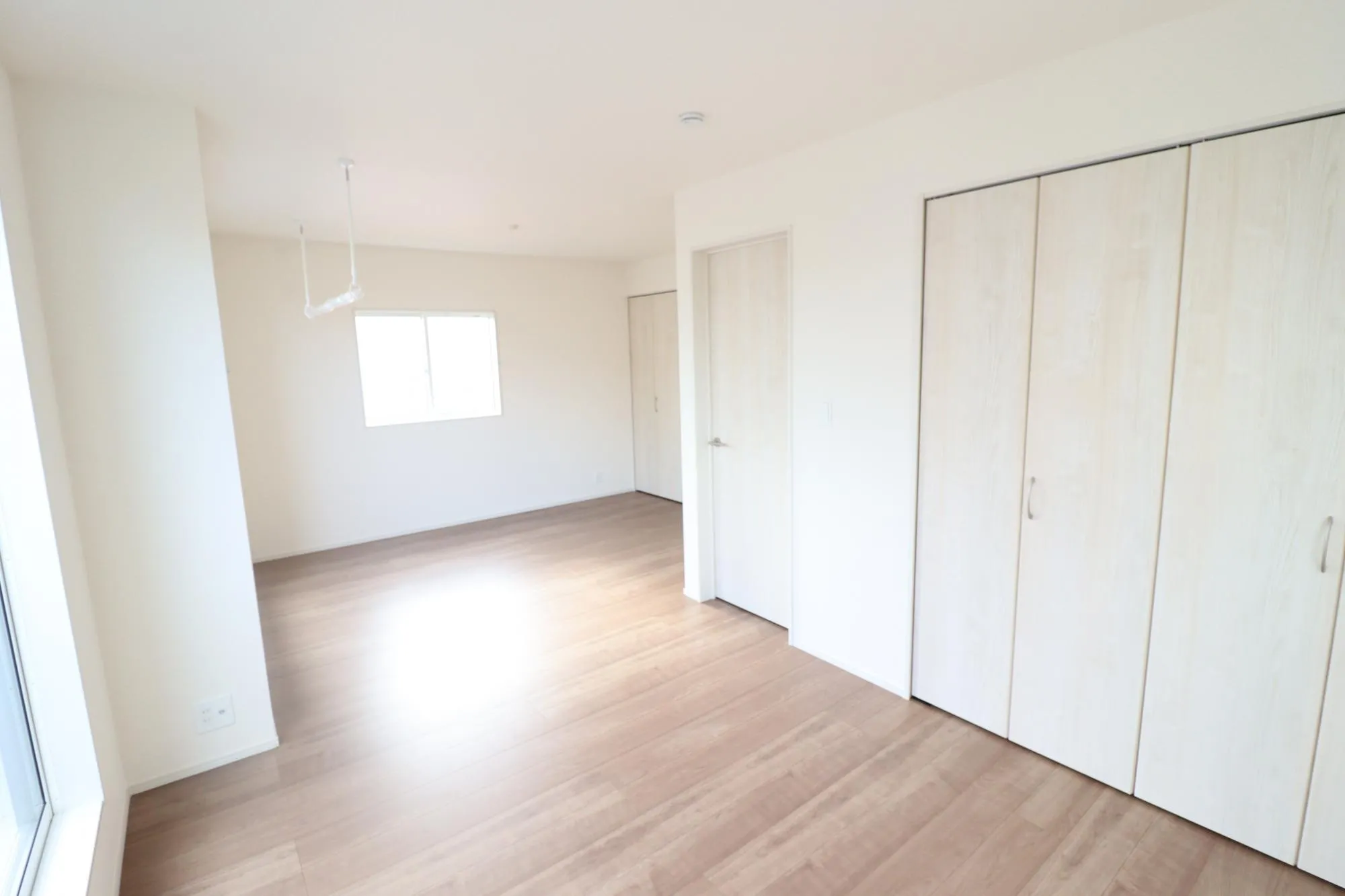 【①号棟　洋室 2ドア1ルームタイプ】