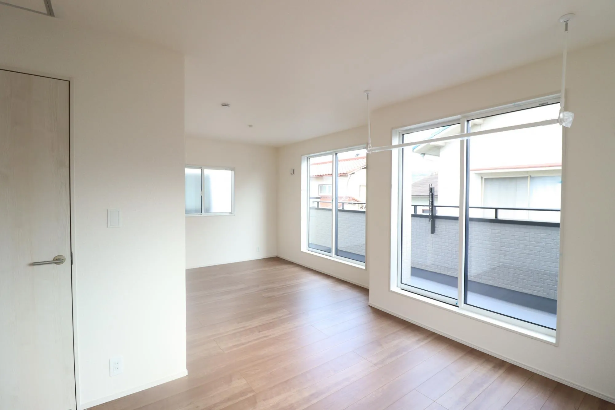 【①号棟　洋室 2ドア1ルームタイプ】