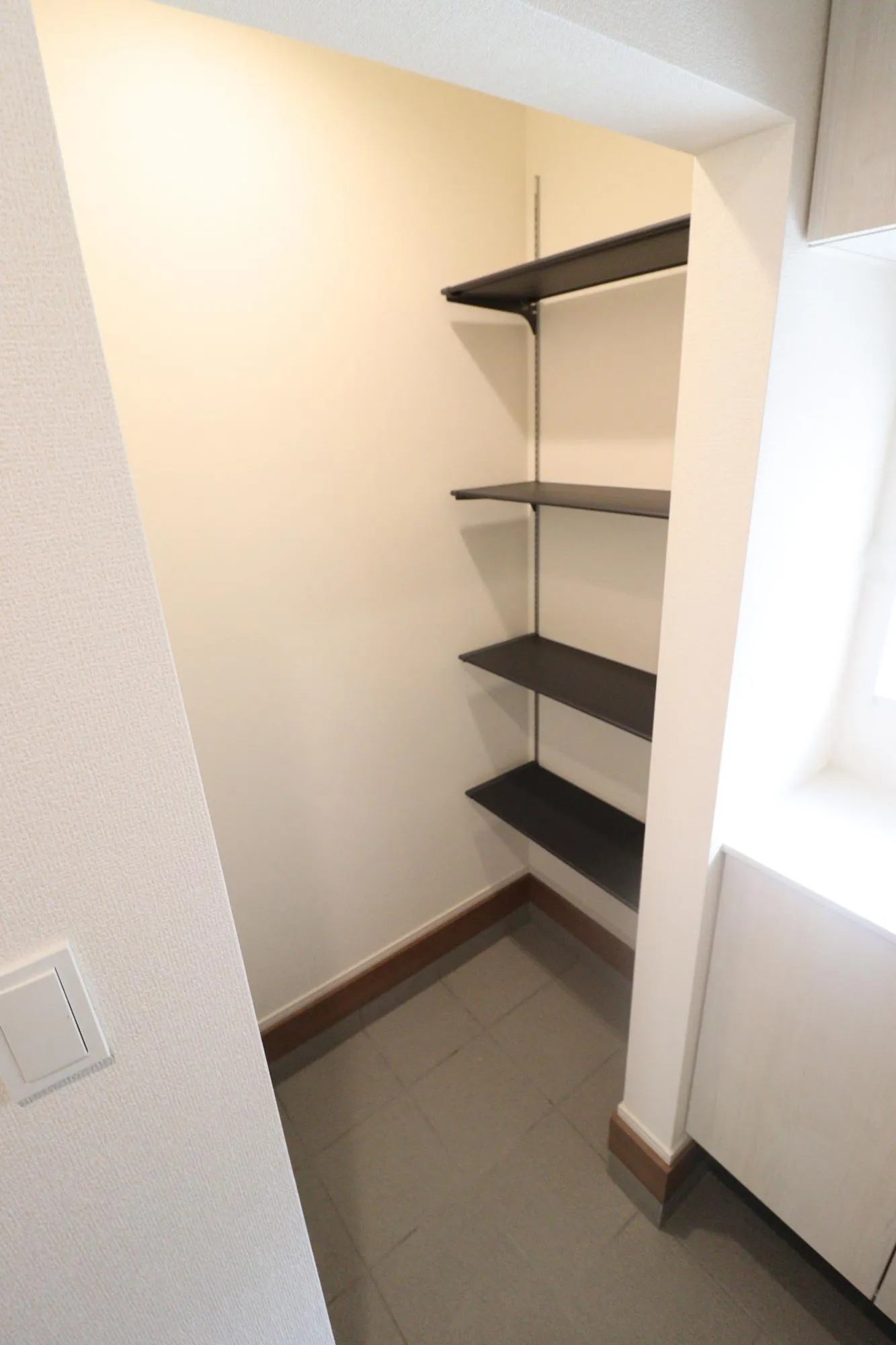 【①号棟　玄関　土間収納】