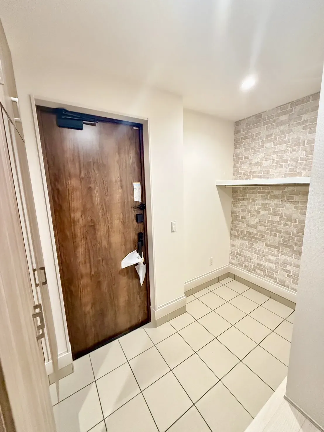 【玄関】デザイン性に優れ広々とした玄関!