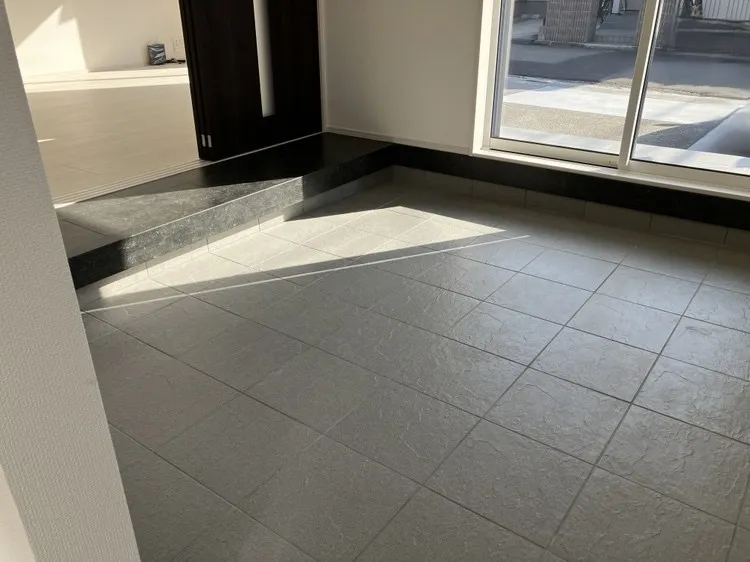 【マルチエントランス5.25帖】帰宅動線と収納動線を分けて暮らしが整う。マルチエントランスが家事と生活のストレスを軽減します。
