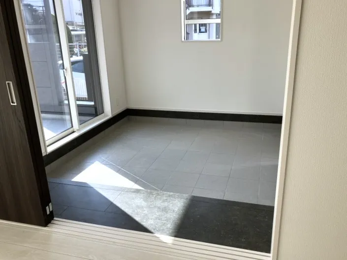 【マルチエントランス5.25帖】収納としても便利。お子様の遊び場としても便利。使う人の分だけ使い方があるマルチエントランス。