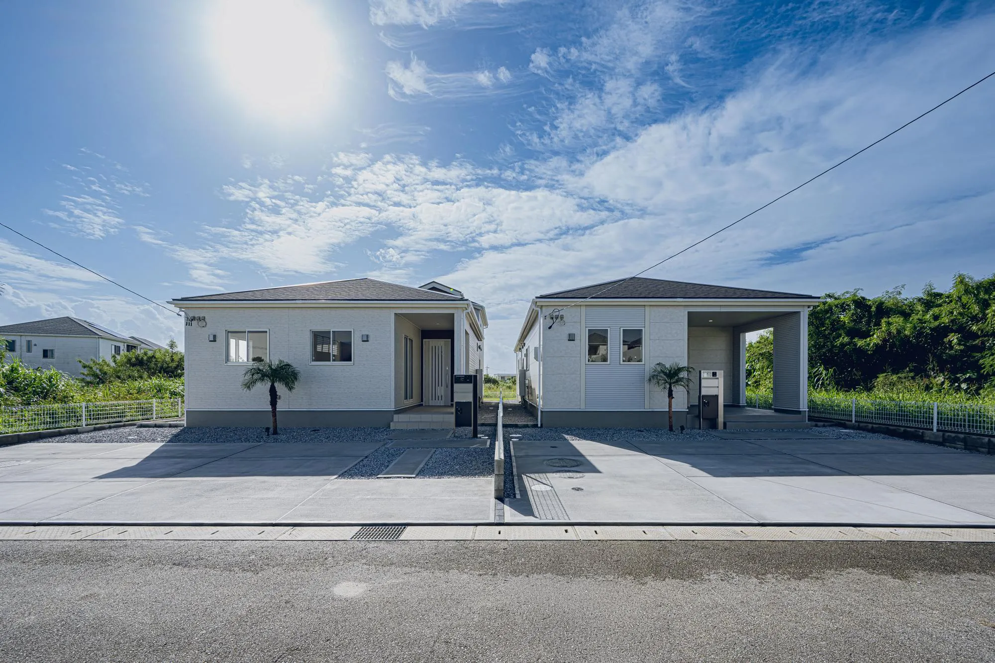 2号棟(左・契約済)、1号棟(右)　