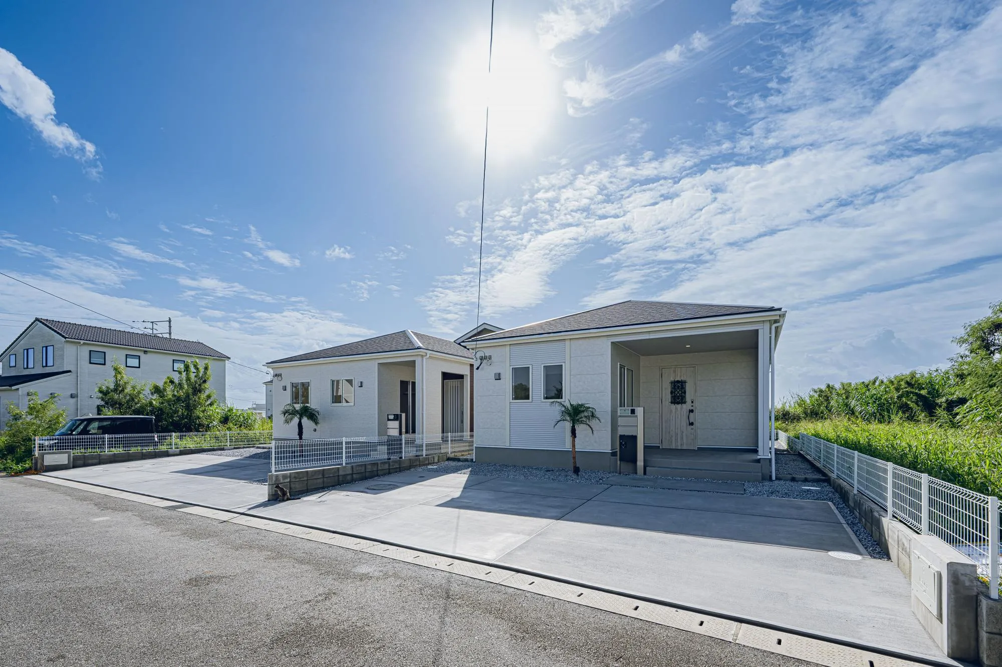 2号棟(左・契約済)、1号棟(右)　