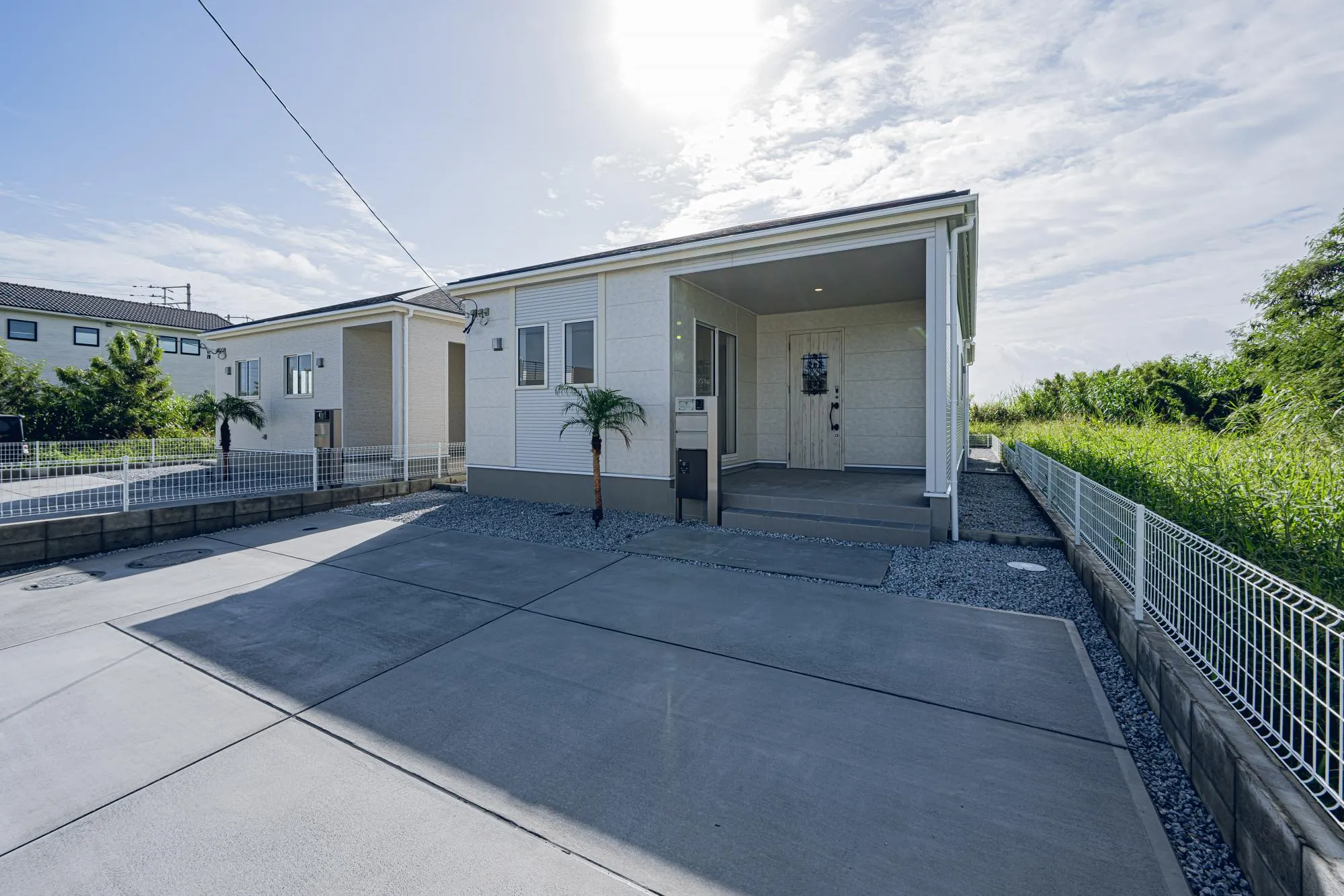 2号棟(左・契約済)、1号棟(右)　