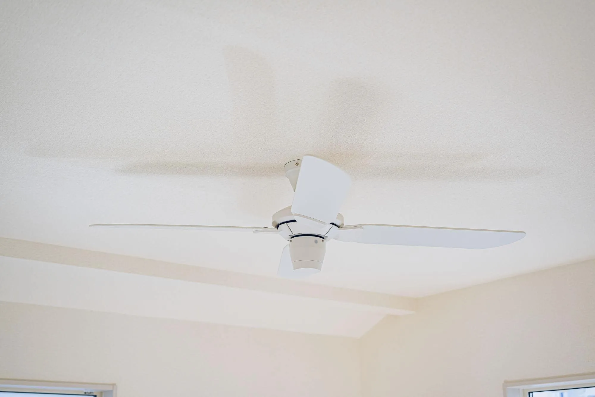 吹き抜けのシーリングファン設置済み