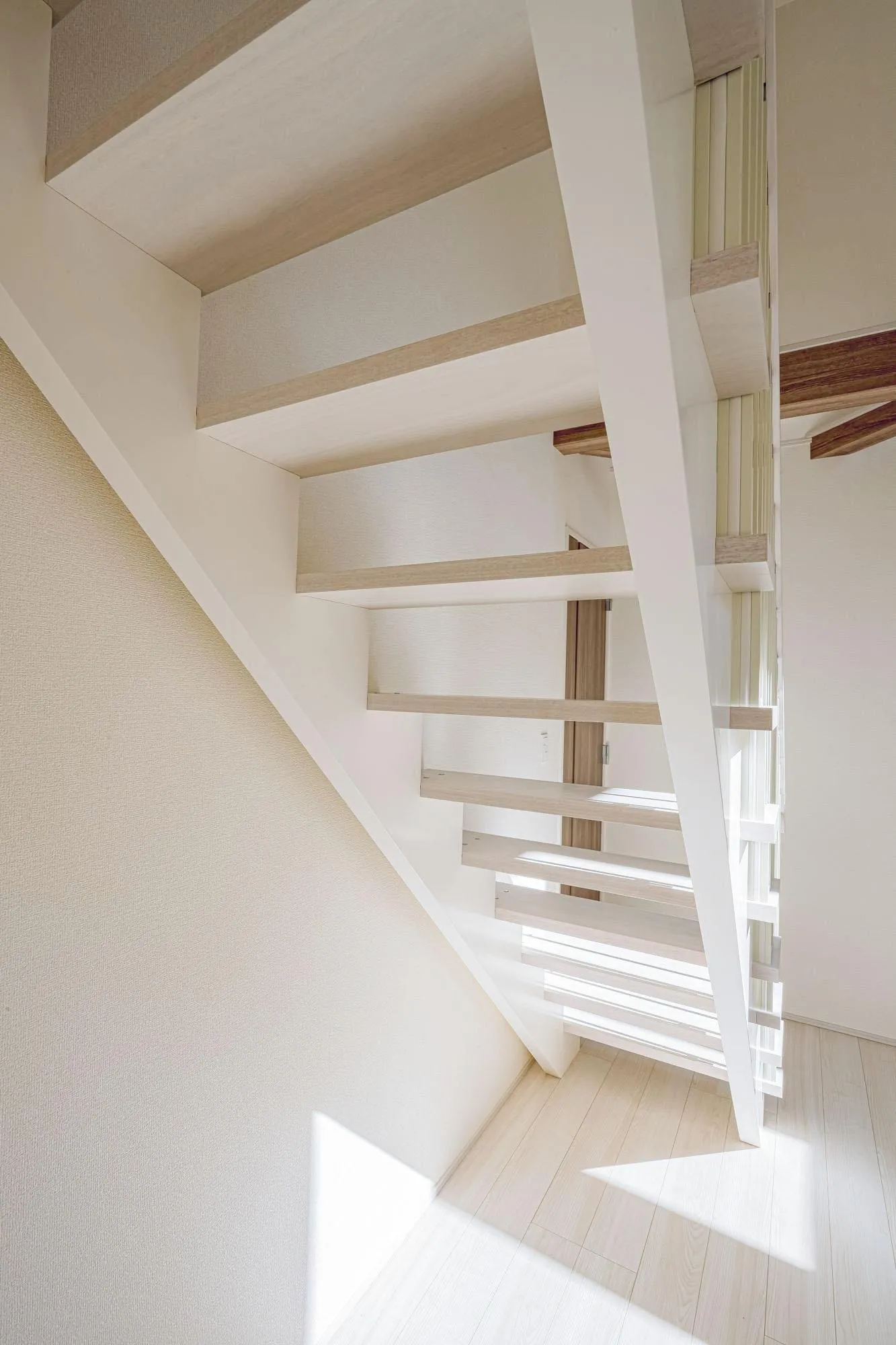 スケルトン階段下の空間