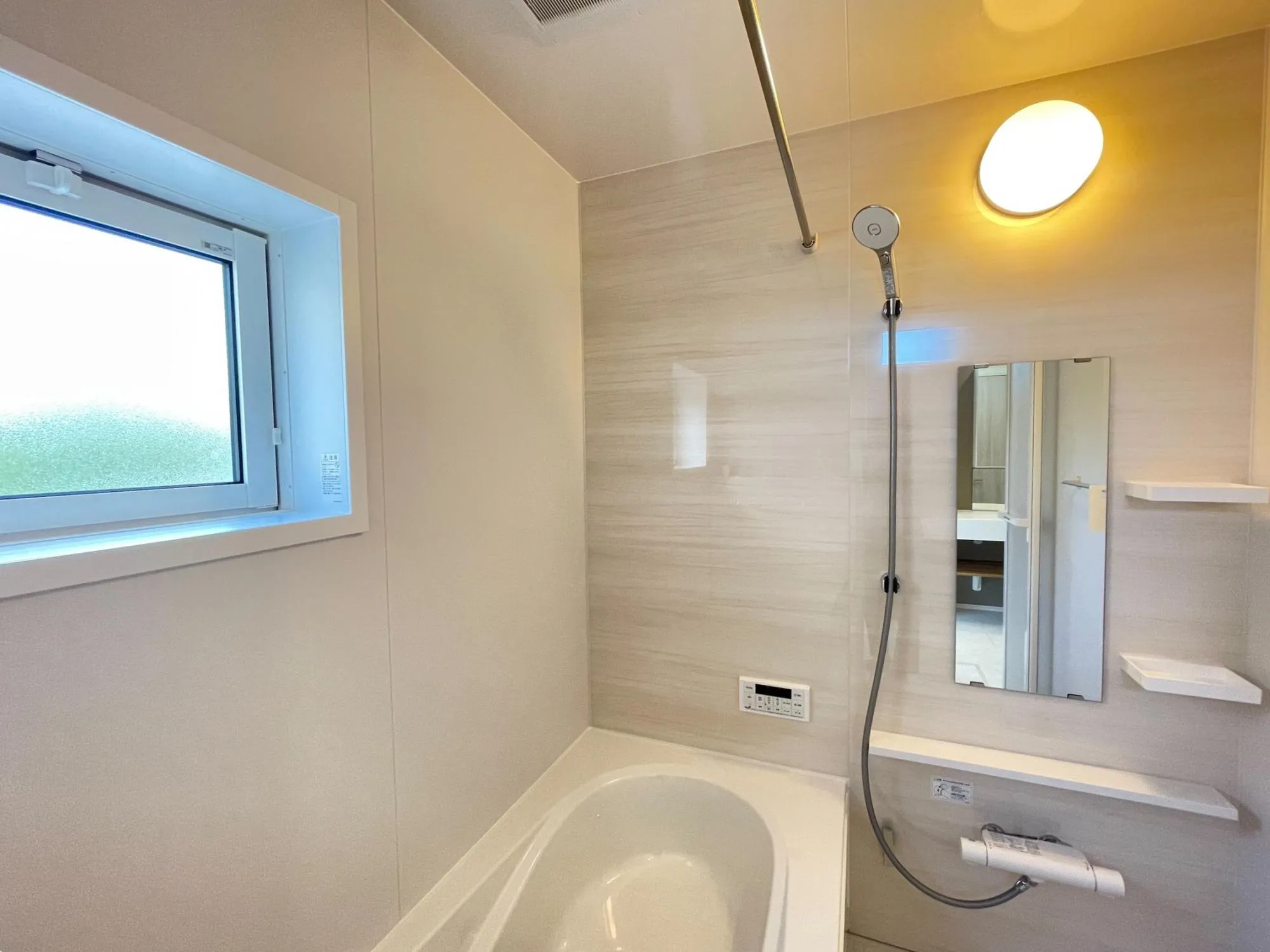 ②号棟 アクセントパネルがかわいい浴室