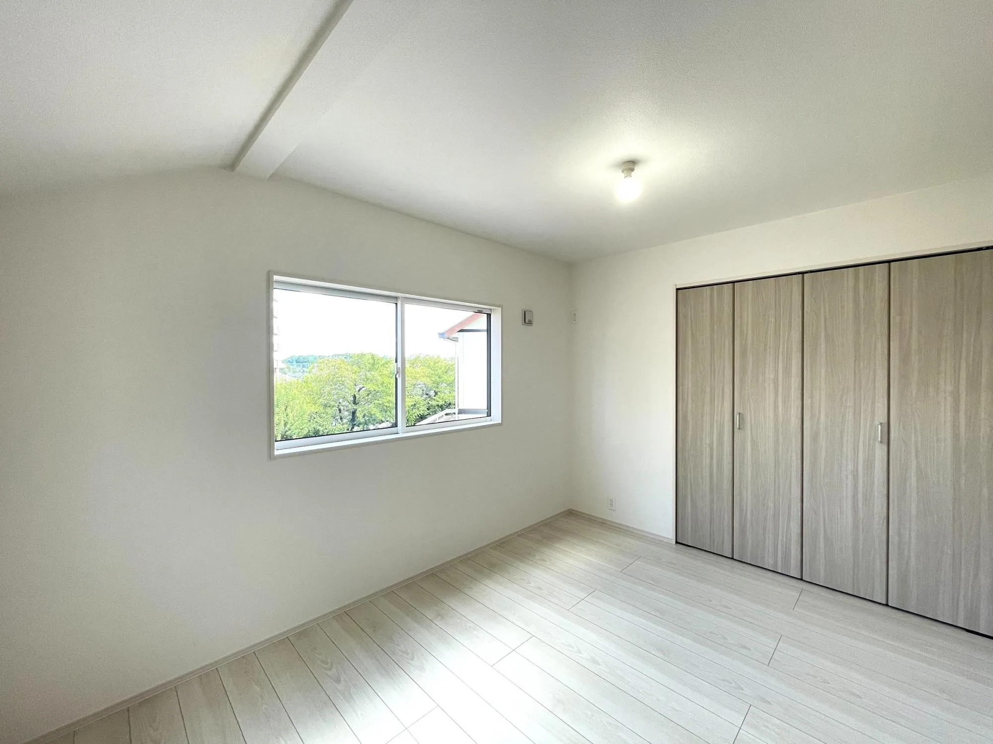 ②号棟 ナチュラルなインテリアが似合う洋室