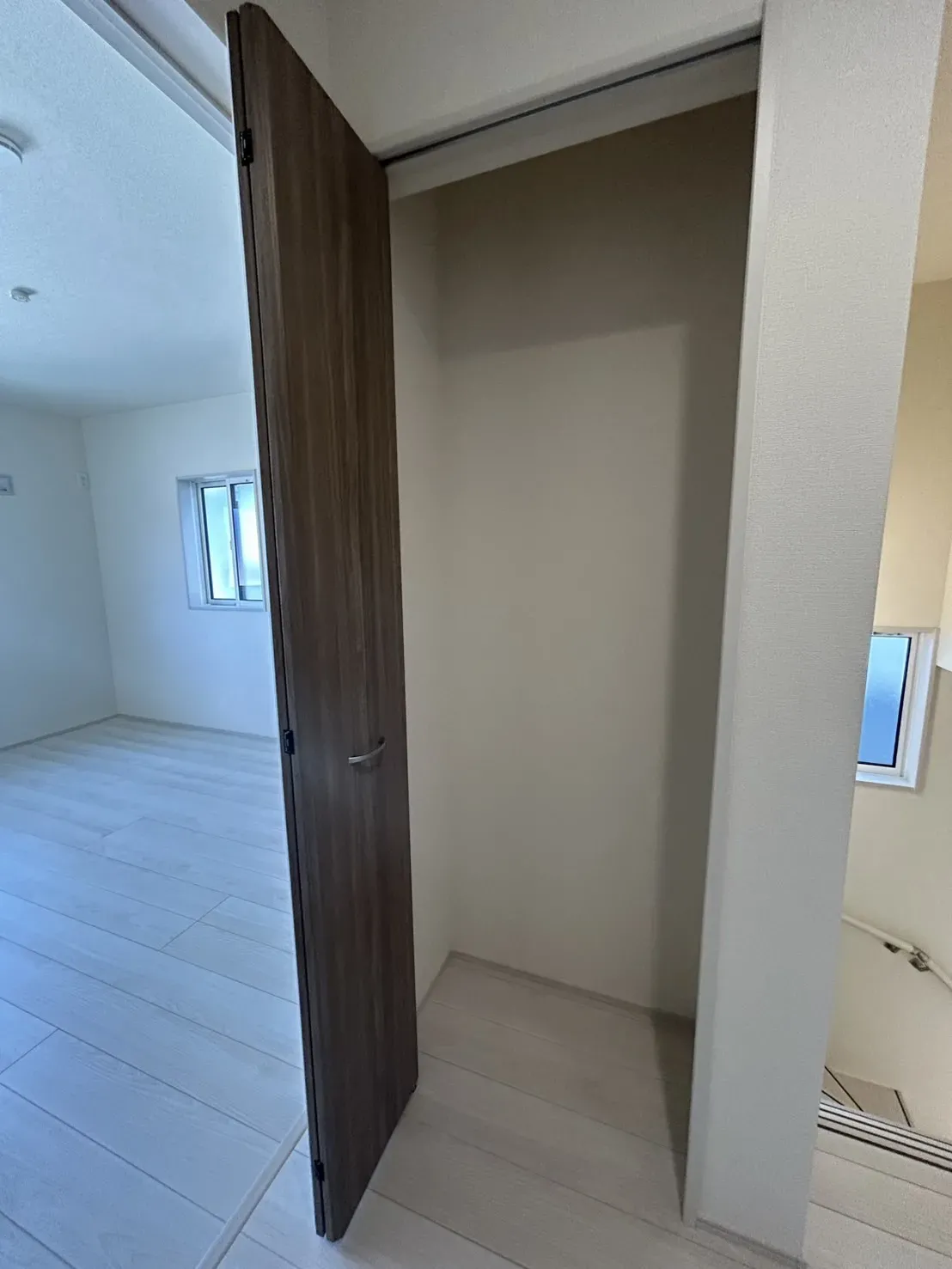 【2階廊下収納】