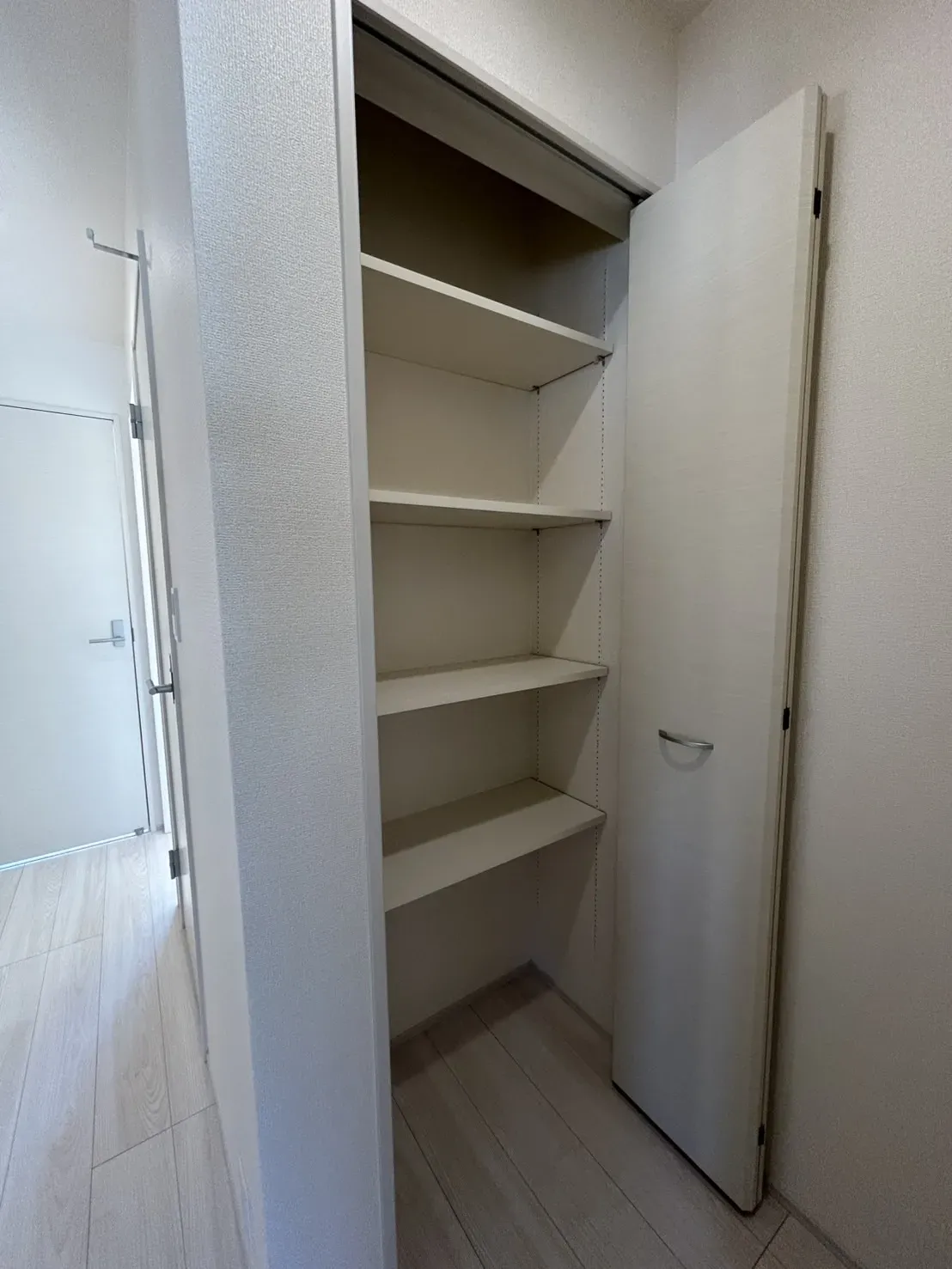 【2階廊下収納】
