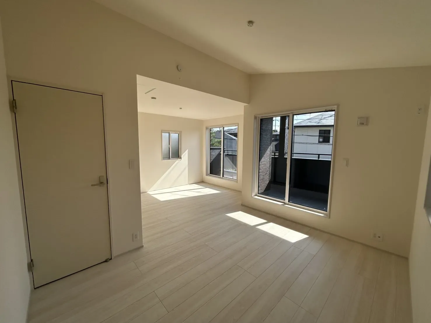 【洋室5.09帖+5.75帖】