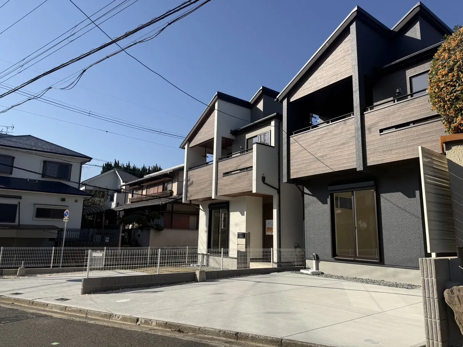 【現地写真】左①号棟、右②号棟
2025.11.8撮影