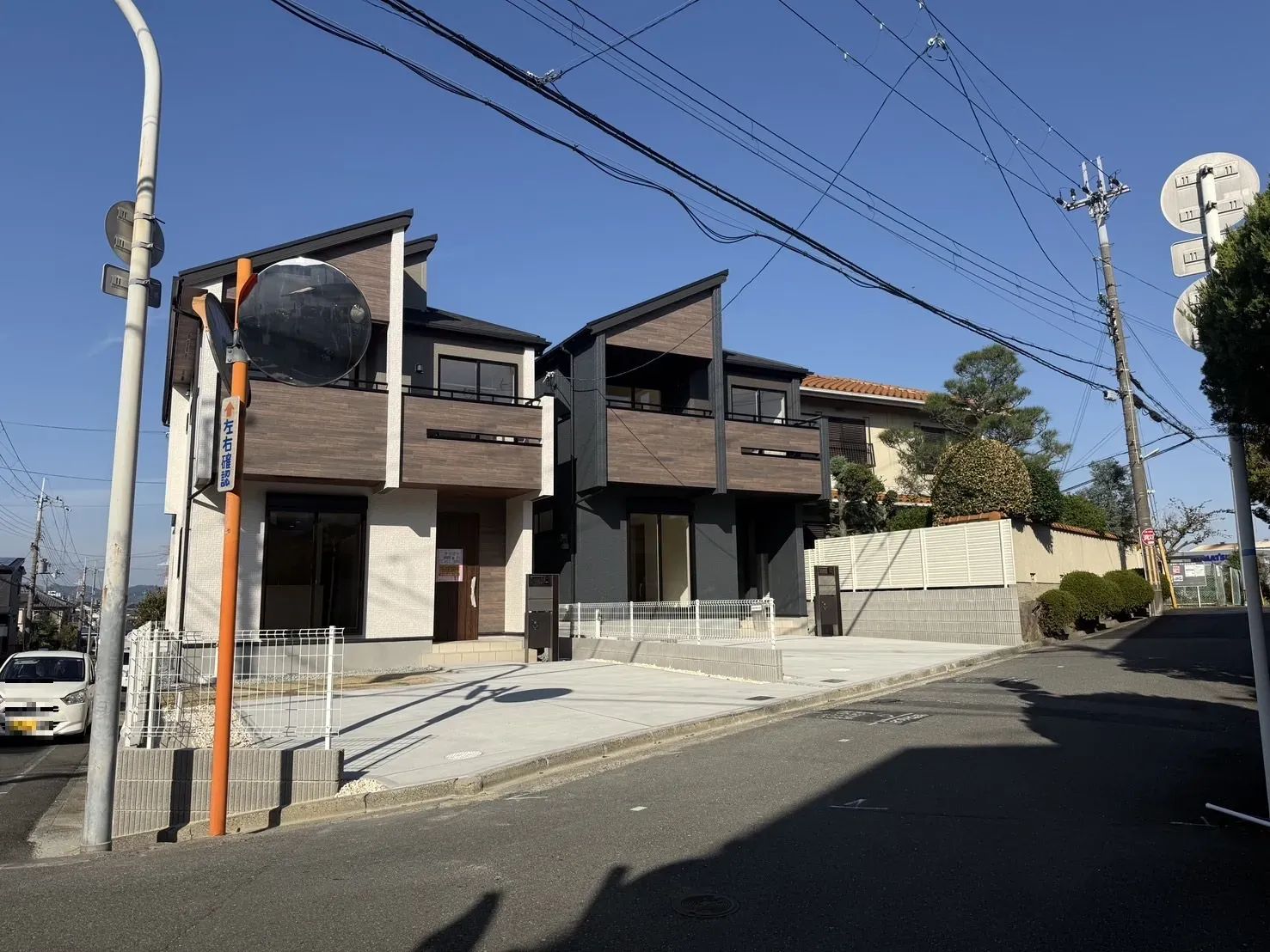 【現地写真】左①号棟、右②号棟
2025.11.8撮影