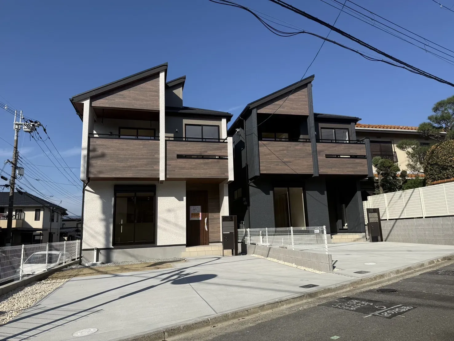 【現地写真】左①号棟、右②号棟
2025.11.8撮影