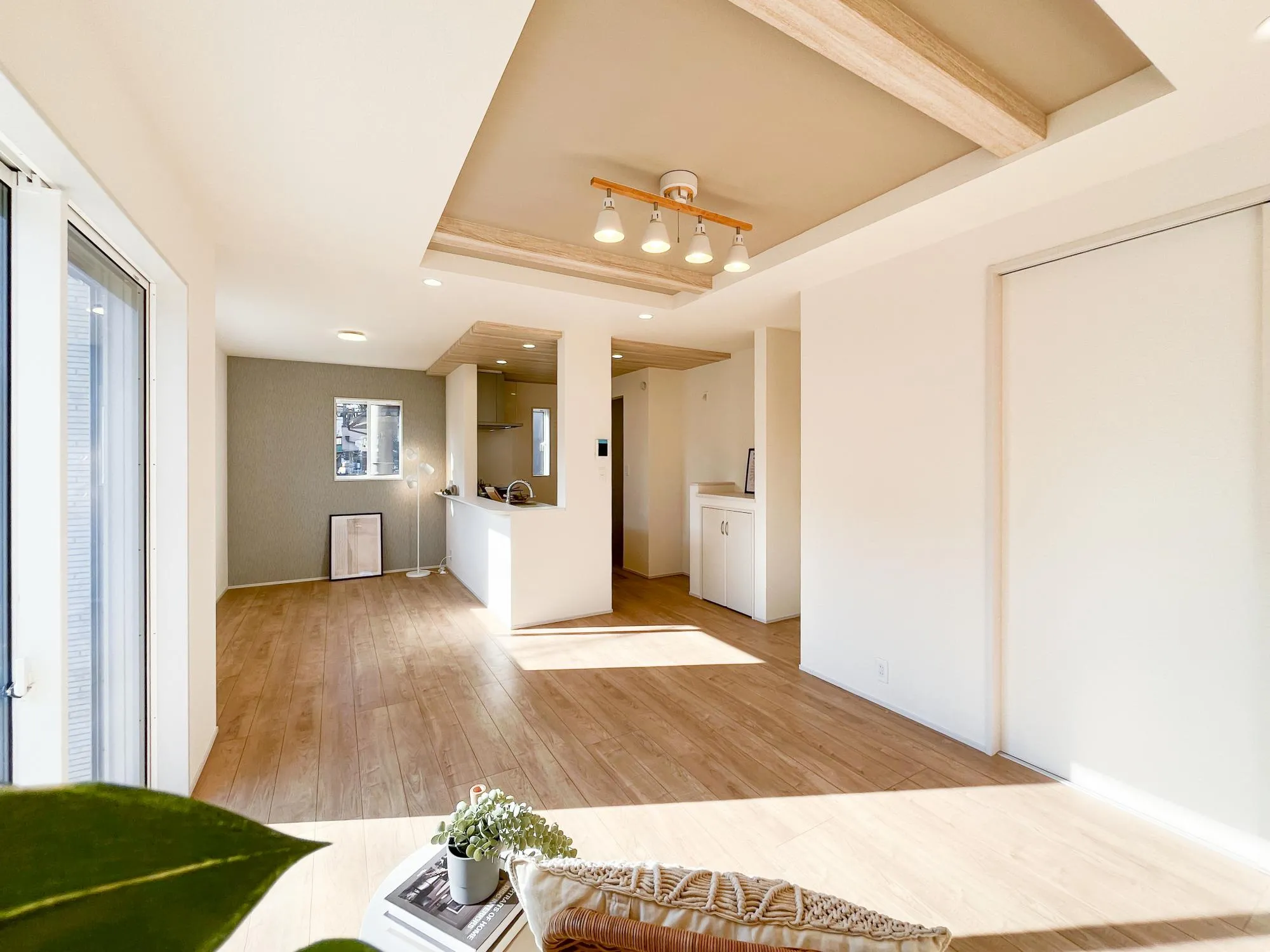 【1号棟　LDK(18.5帖)】