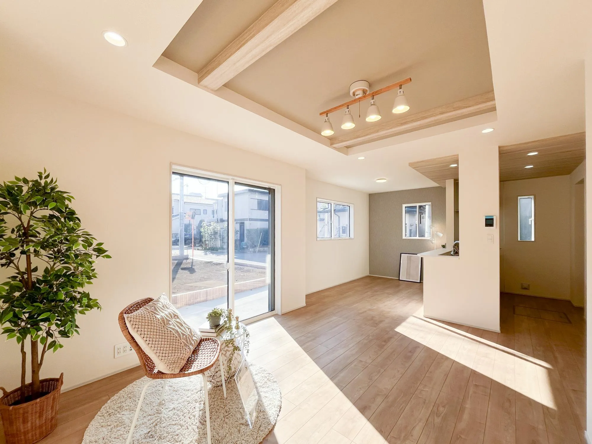 【1号棟　LDK(18.5帖)】