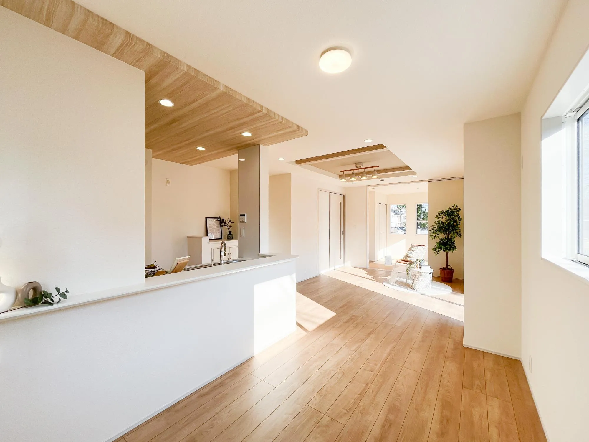 【1号棟　リビング・ダイニング】