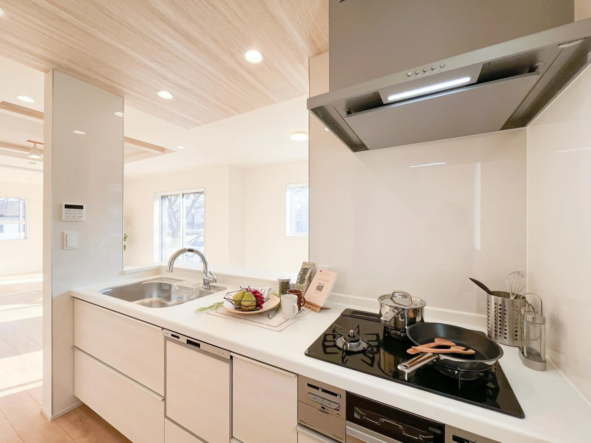 【1号棟　キッチン】