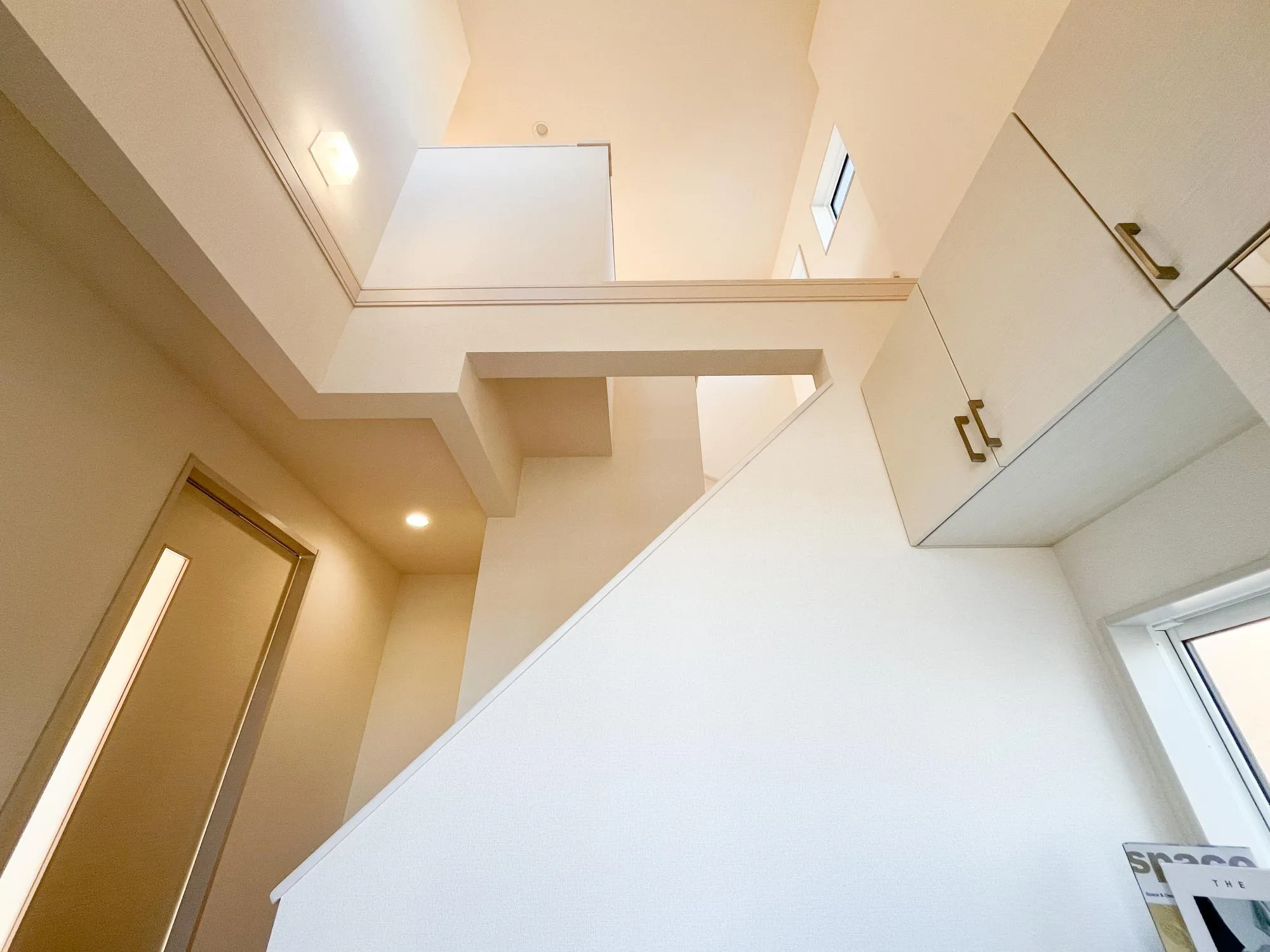 【玄関吹抜け】