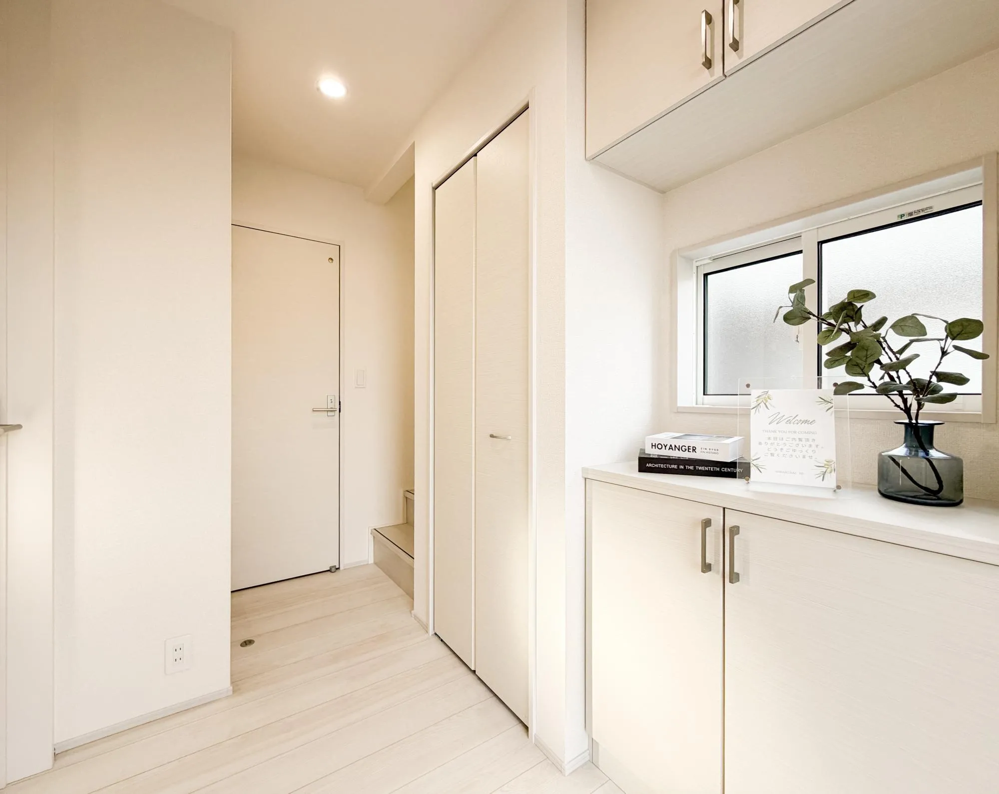 【4号棟　1階　玄関】