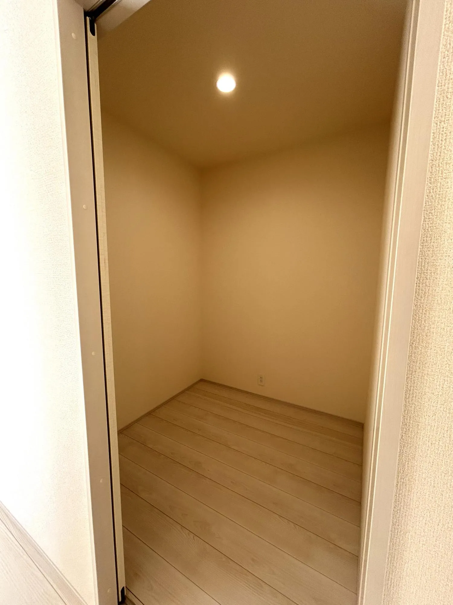 【4号棟　2階　納戸】