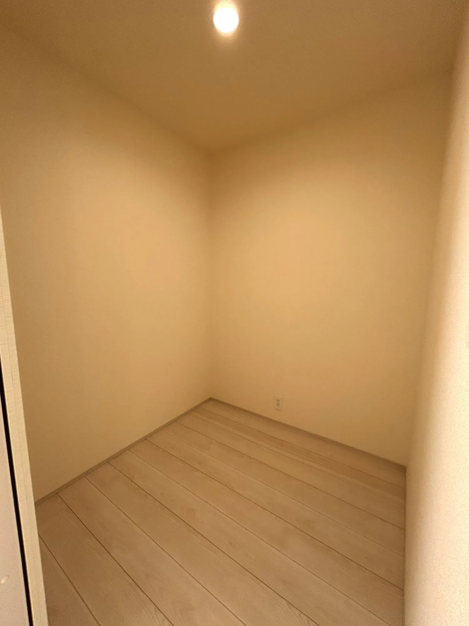 【4号棟　2階　納戸】