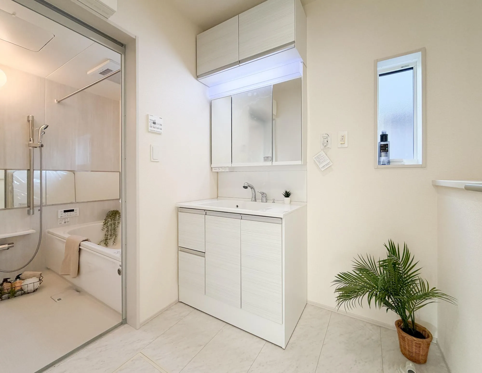 【4号棟　1階　洗面所】