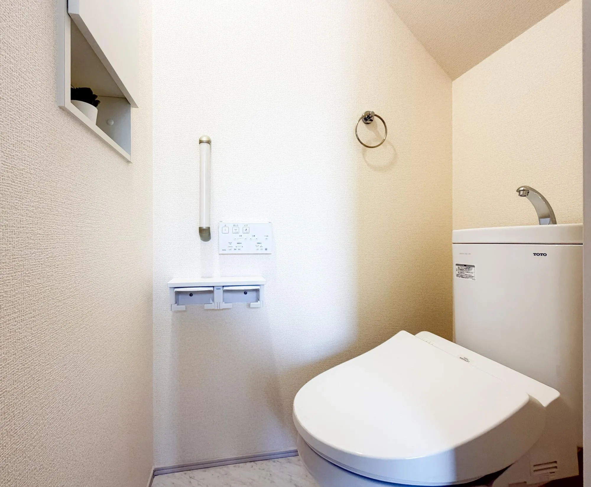 【4号棟　1階　トイレ】