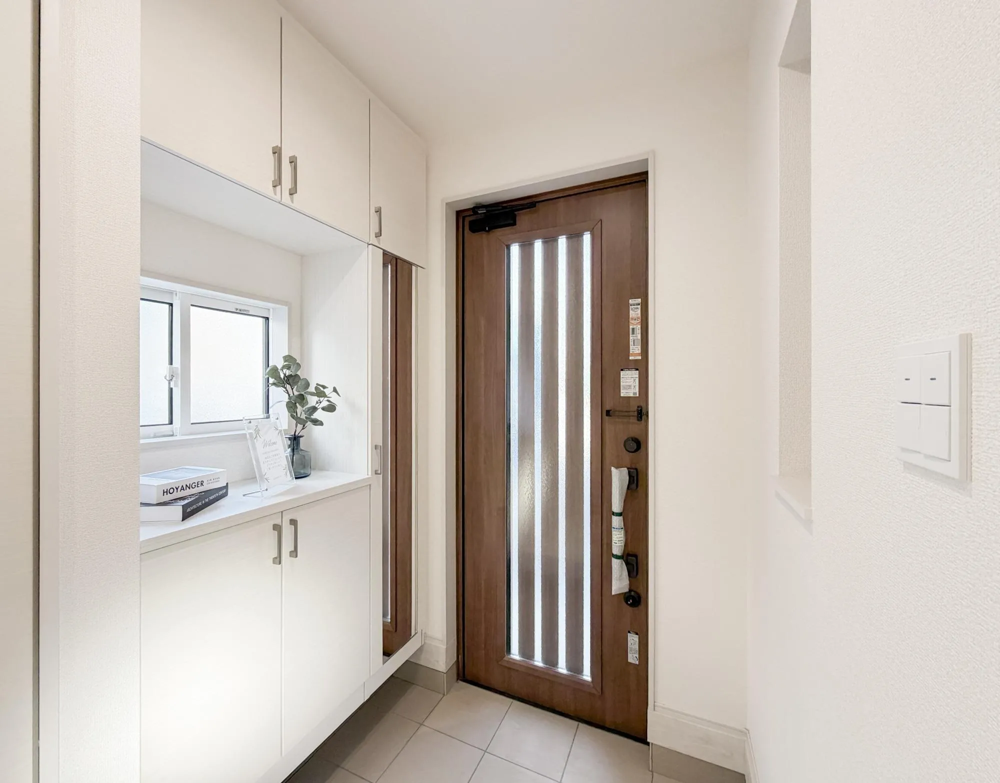 【4号棟　1階　玄関】