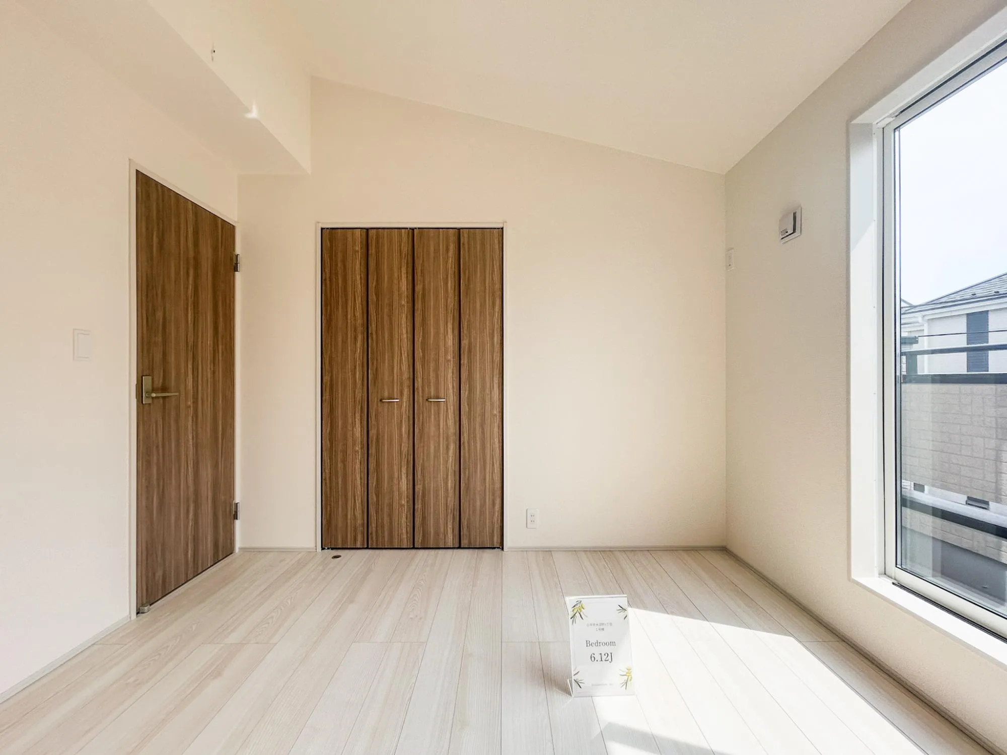 【2階　洋室(6.12帖)】