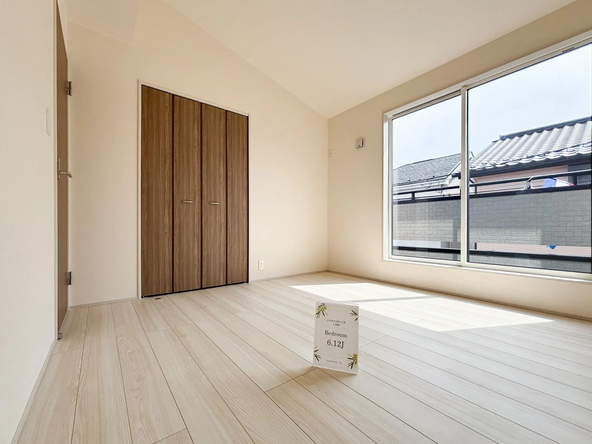 【2階　洋室(6.12帖)】