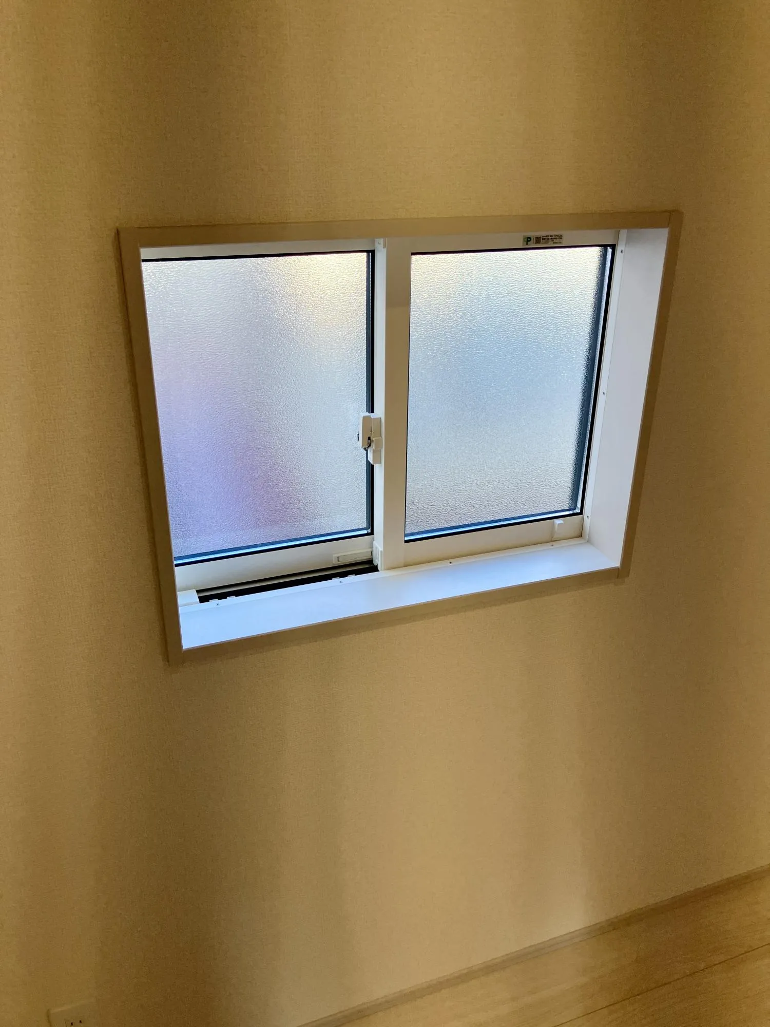 【2階　納戸　窓】