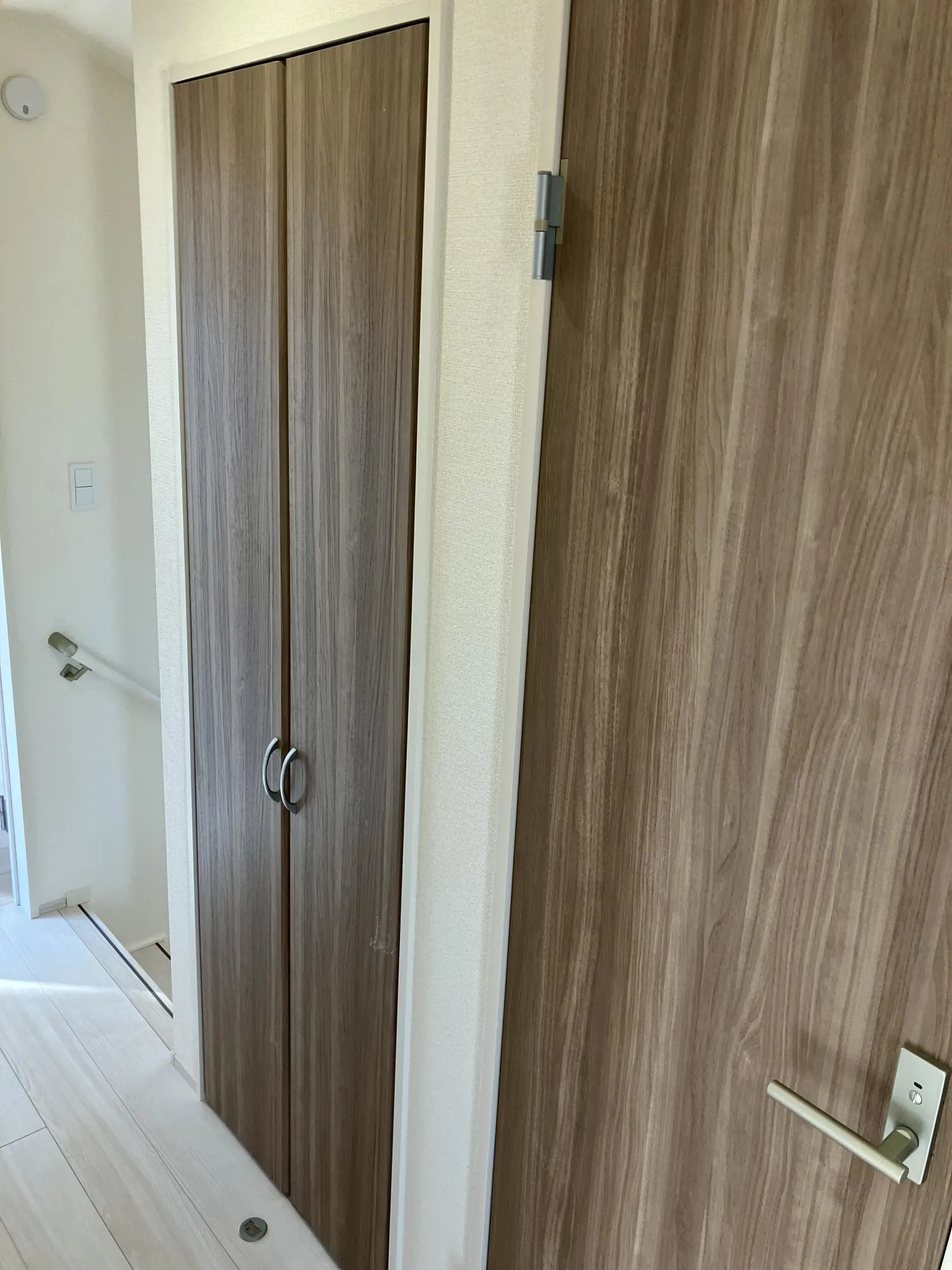 【2階　廊下　収納】