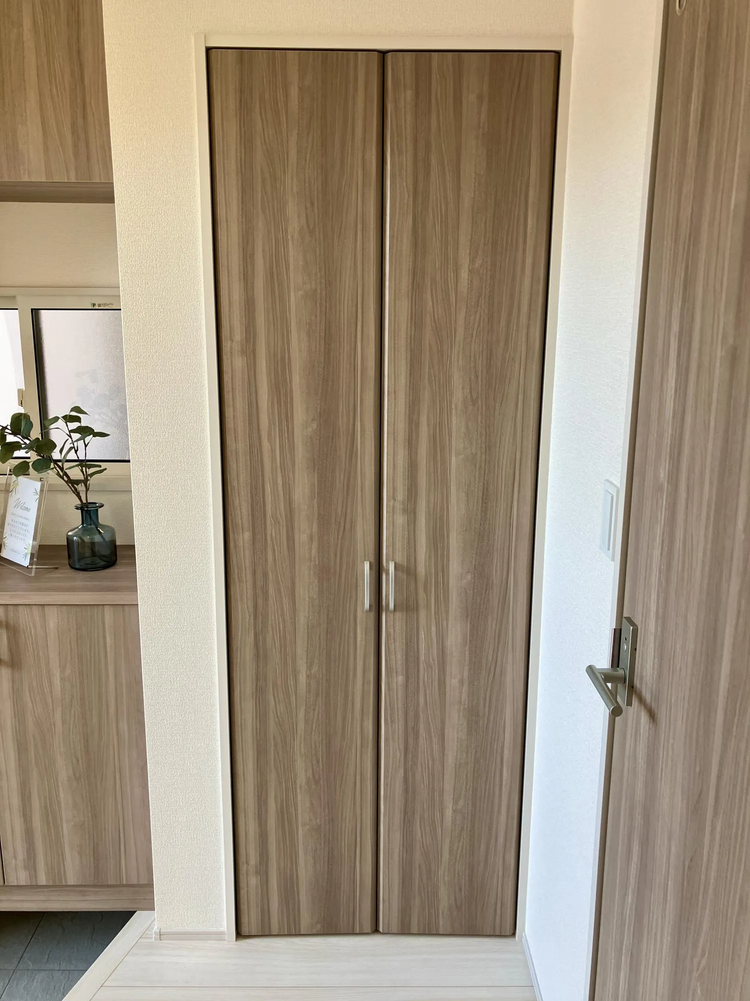 【1階　玄関　収納】