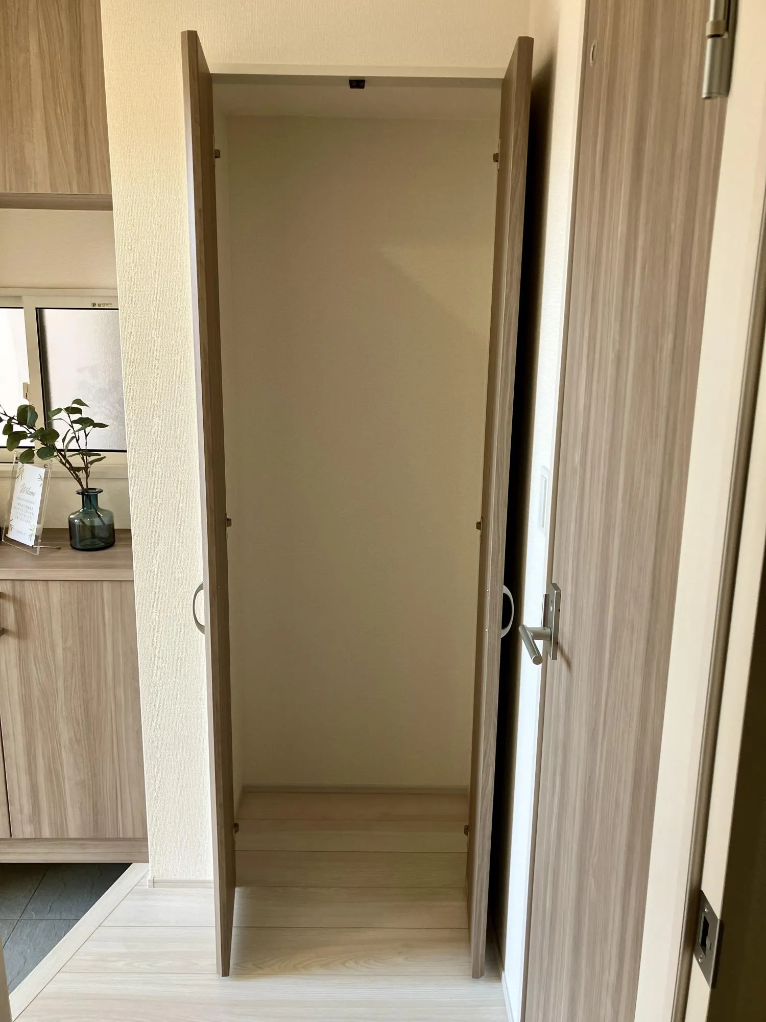 【1階　玄関　収納】