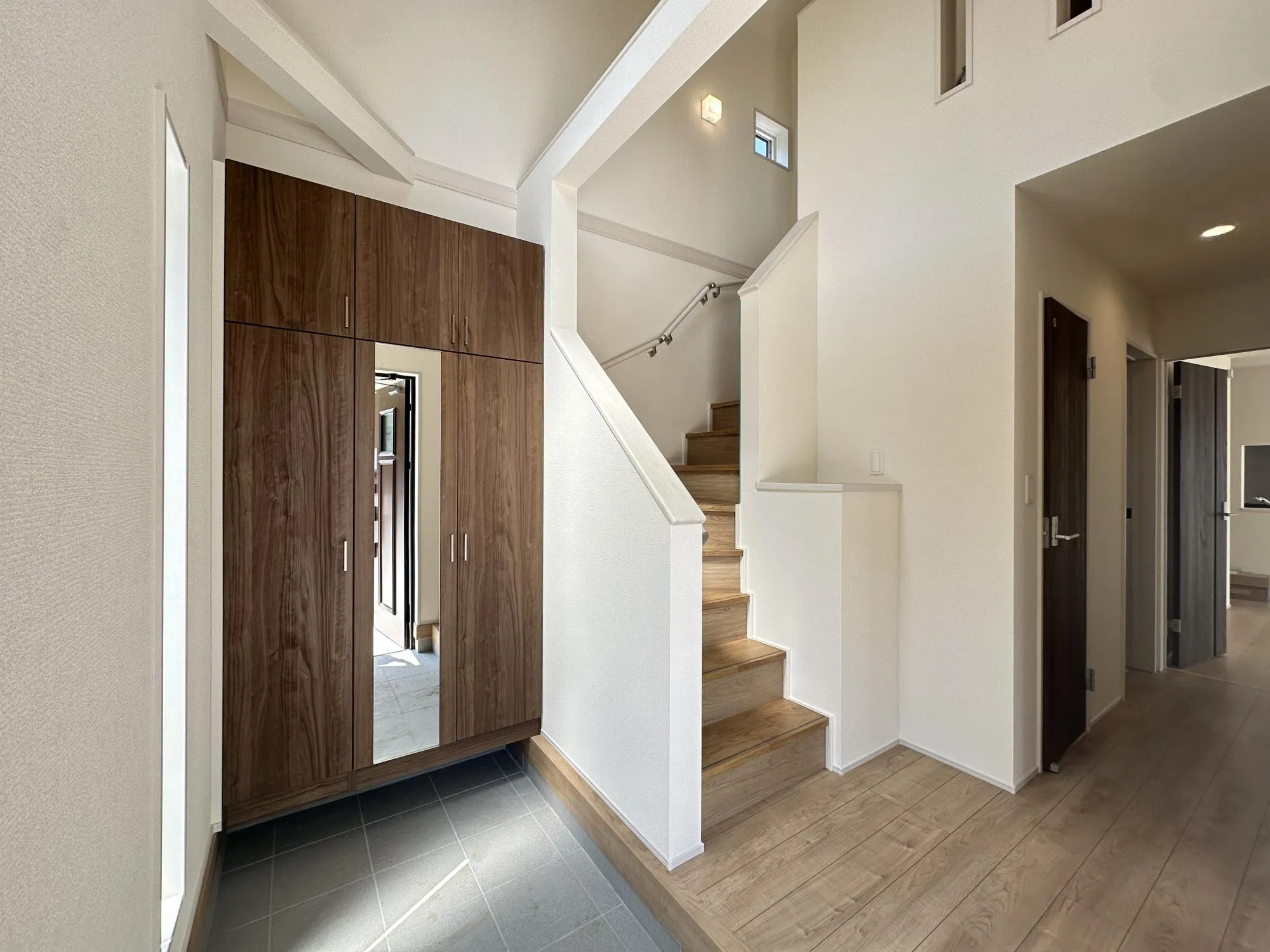 【1号棟　洋室　8月下旬撮影】