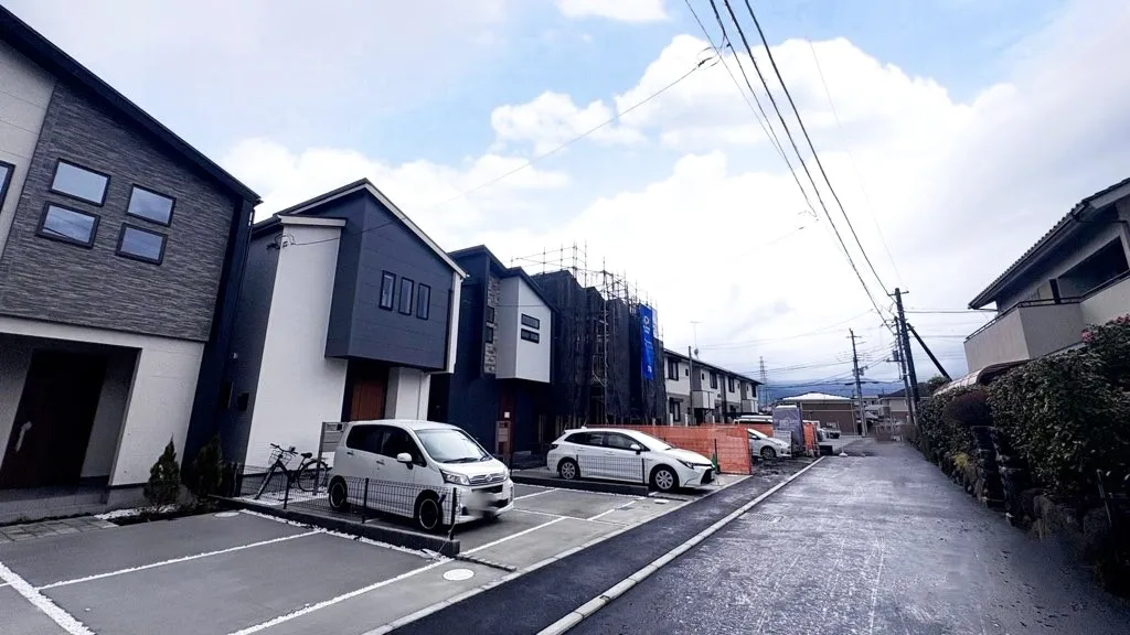 全面道路4mと自主後退道路0.8mで、駐車もらくらくです!