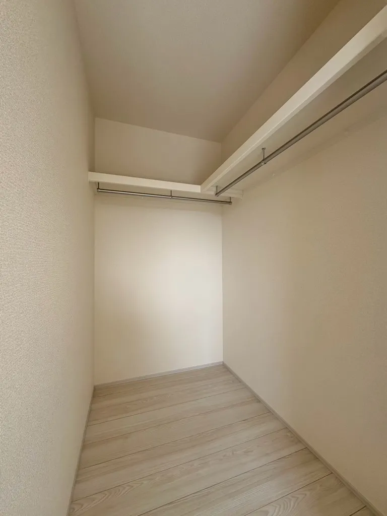 7畳主寝室+WIC　2階3部屋すべてにWICがございます!衣類の収納に強い味方です!