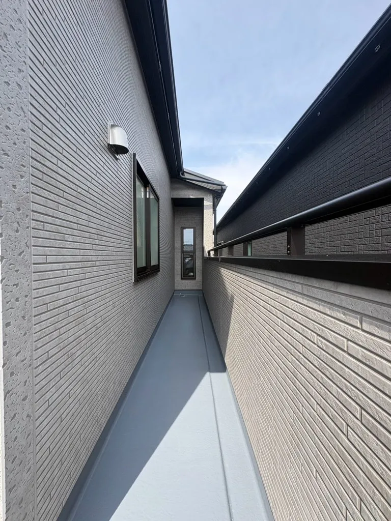 東側バルコニー　お布団も沢山干せます!