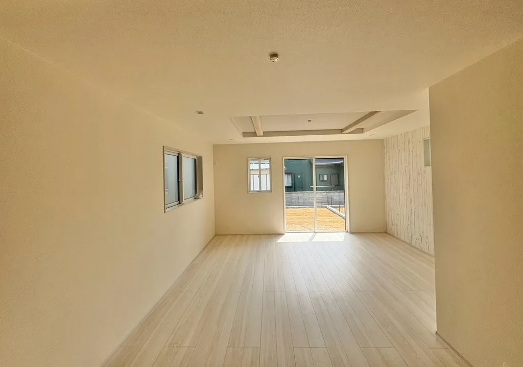 キッチンから見たリビングです!小さなお子様が居ても安心です!