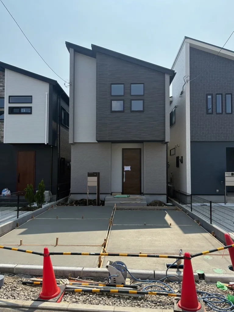 全面道路は4月1日に舗装完了予定です!