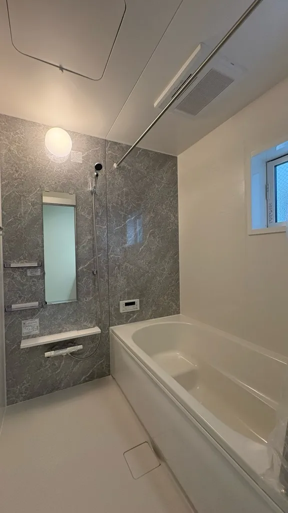 3号棟　ユニットバス　保温浴槽を採用し、お湯が冷めにくくガス代の節約になります。