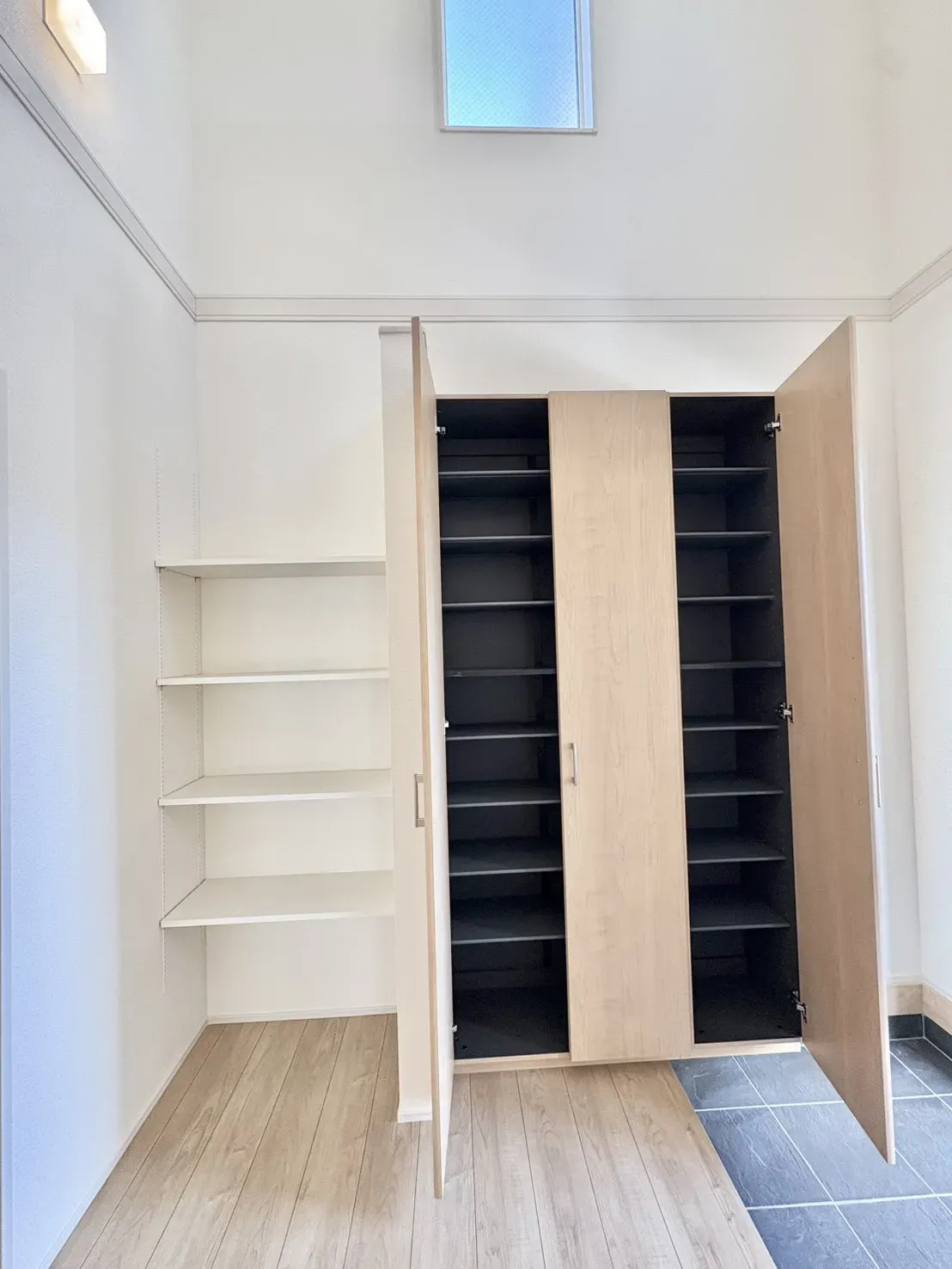 1号棟:玄関収納