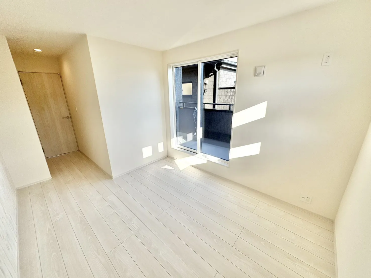 ☆1号棟　南側5.25畳洋室☆