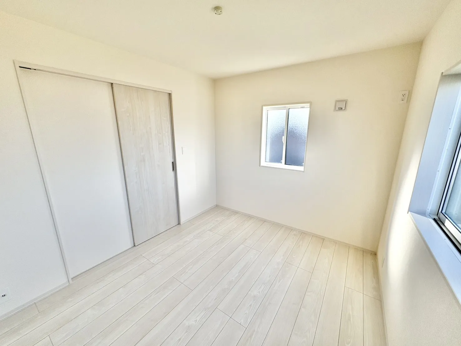 ☆1号棟　北側5.25畳洋室☆