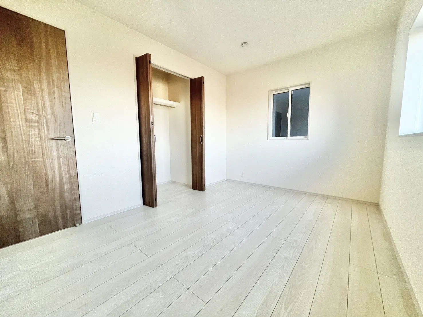 ☆2号棟　北側6畳洋室☆