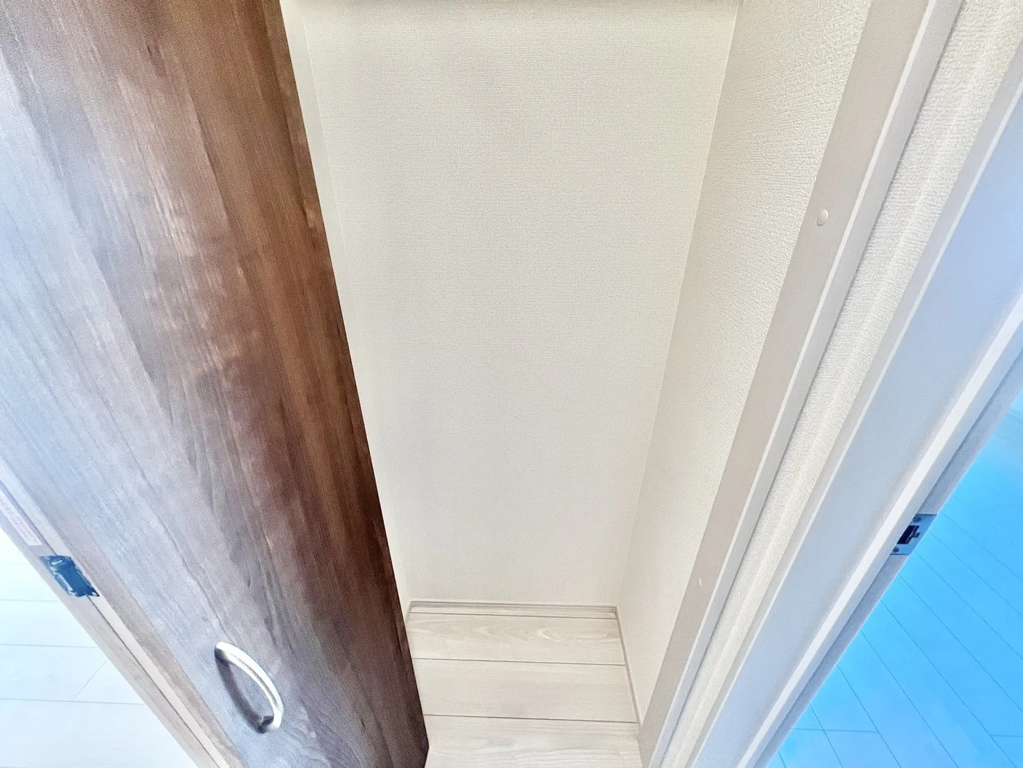 ☆2号棟　2階廊下収納☆