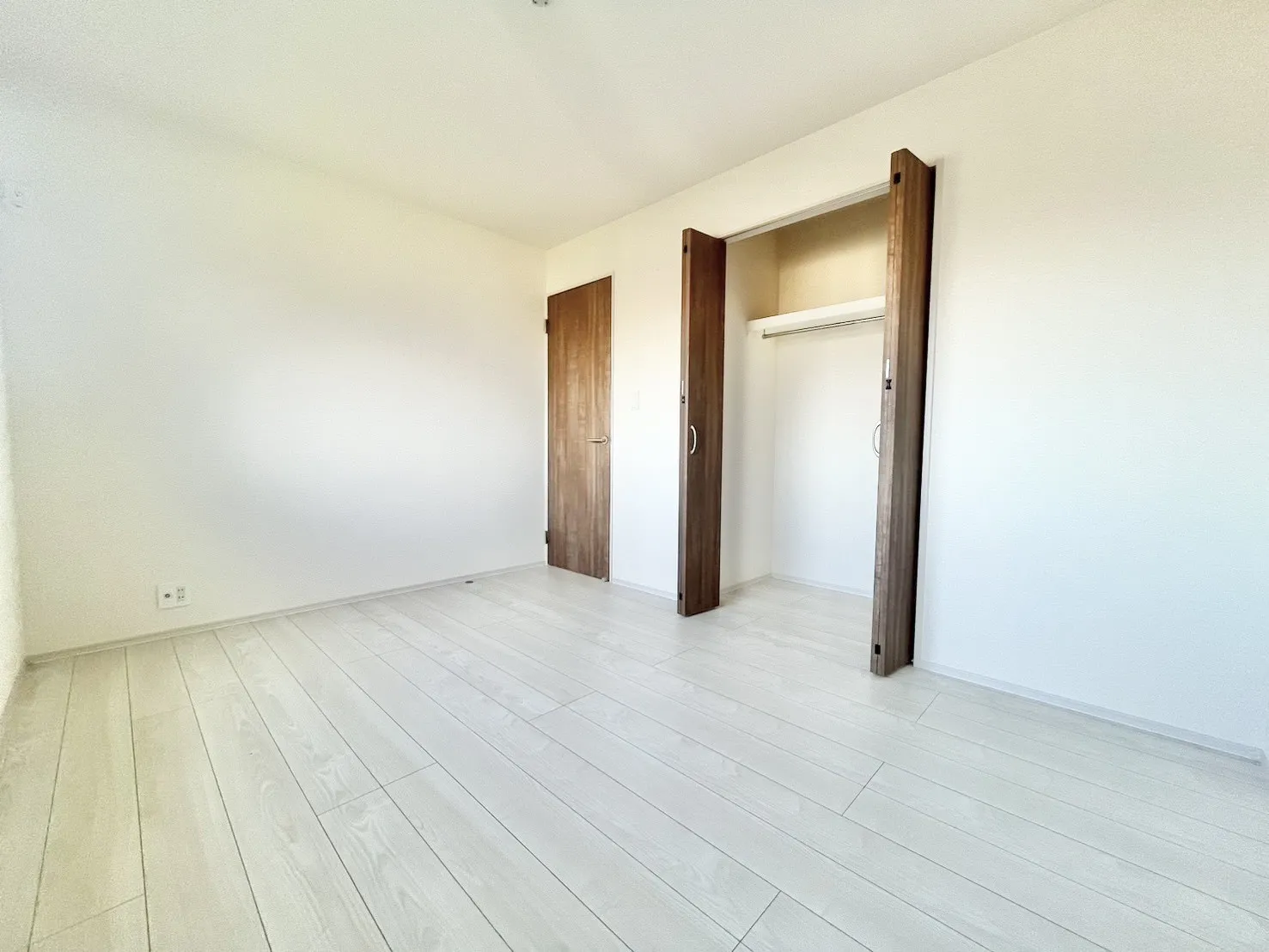 ☆2号棟　北側6畳洋室☆