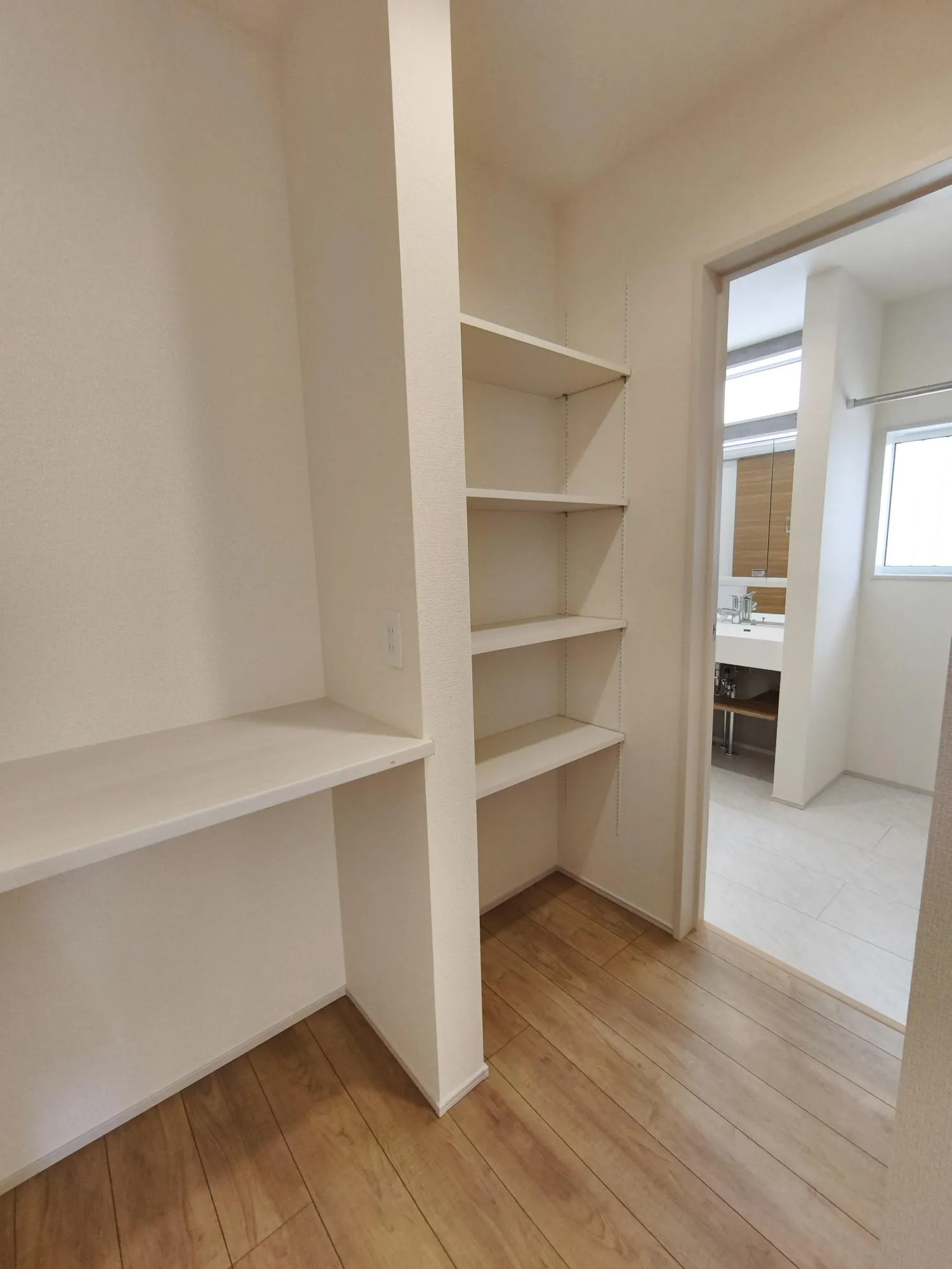 【①号棟】パントリー収納